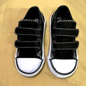 Toddler Canvas Airwalk Tennis Shoe 7 1/2